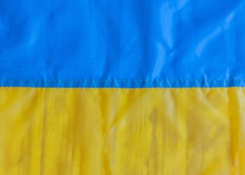 Jak rozmawiać o wojnie z osobą dotkniętą alzheimerem